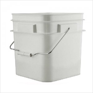 3.3GAL SQUARE PAIL WITH LID