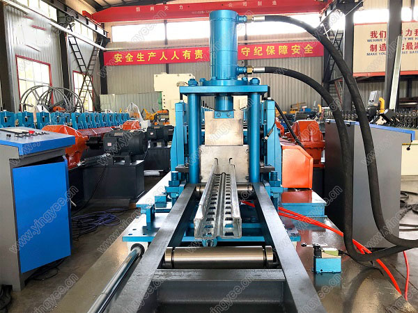 Heavy duty storage racks roll forming machine